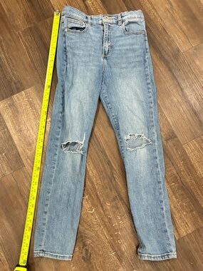 Art Class Light Wash Distressed Knee Skinny Jeans